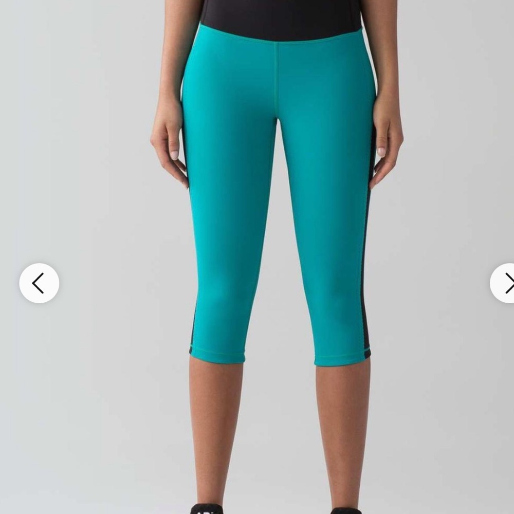 Lululemon scalloped teal and black crop leggings size 4
